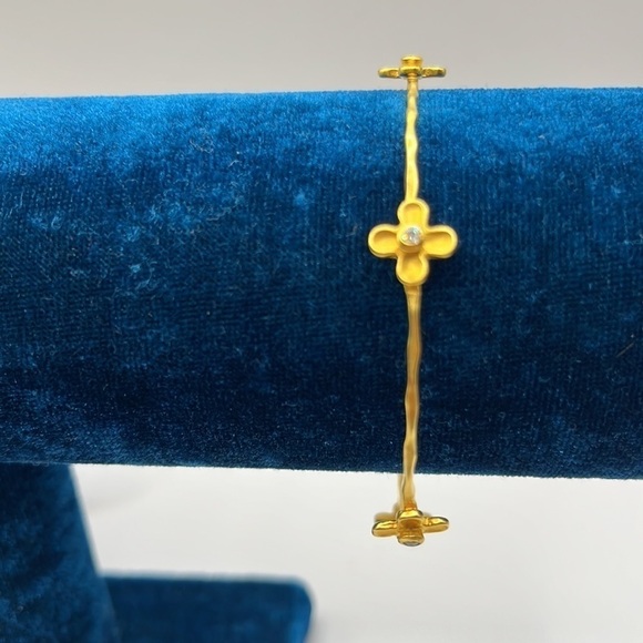 Gold Tone Flower Bangle Bracelet Lightweight with Rhinestones Petite Stackable - Picture 5 of 6